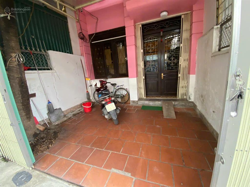 Chính chủ cho thuê nhà dt 12 m2 mặt phố khương thượng, tiện kd, gần chợ, trường đh, trường mầm non