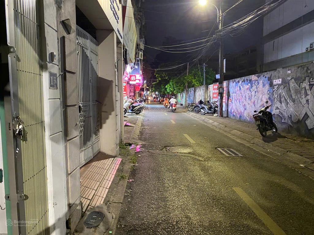 Chính chủ cho thuê nhà dt 12 m2 mặt phố khương thượng, tiện kd, gần chợ, trường đh, trường mầm non