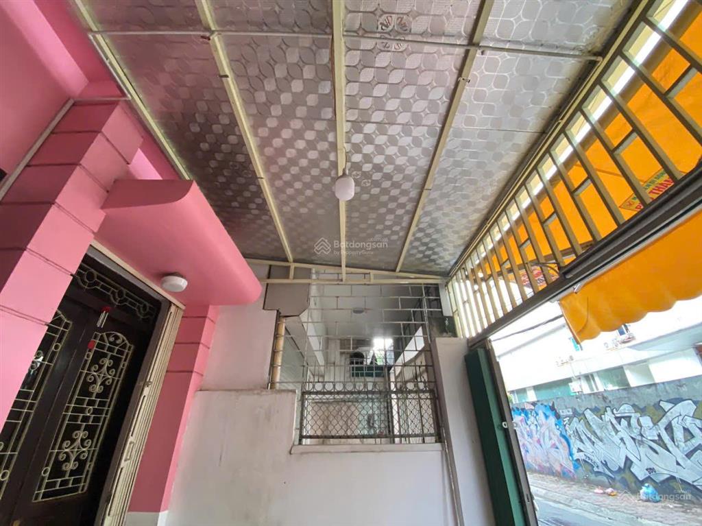 Chính chủ cho thuê nhà dt 12 m2 mặt phố khương thượng, tiện kd, gần chợ, trường đh, trường mầm non