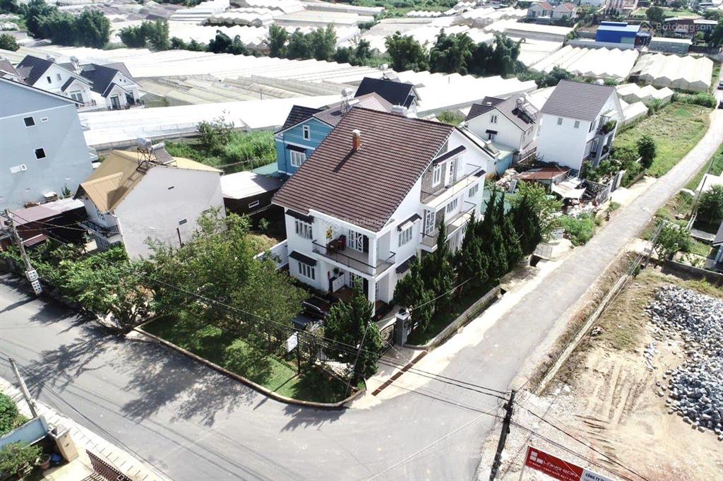 Villa góc 2 mặt tiền  ngay đại học đà lạt  cách hồ 5 phút lái xe