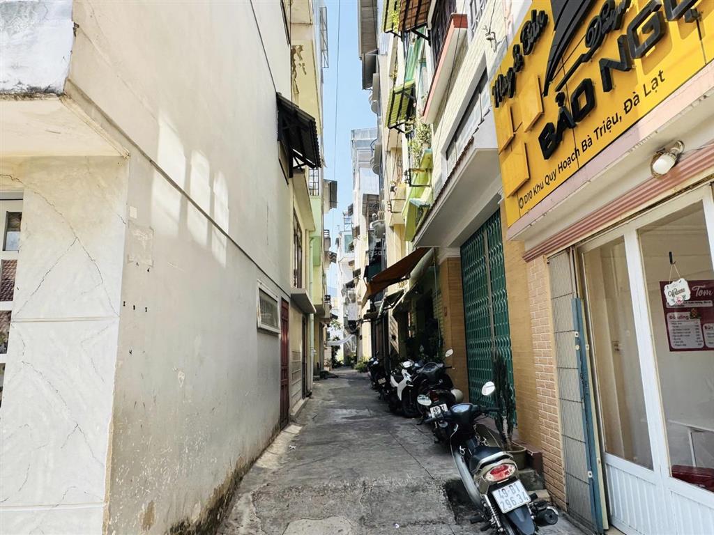 Giảm gấp 3 tỷ bán hotel 2 mặt tiền bà triệu đà lạt  cách hồ xuân hương chỉ 800m