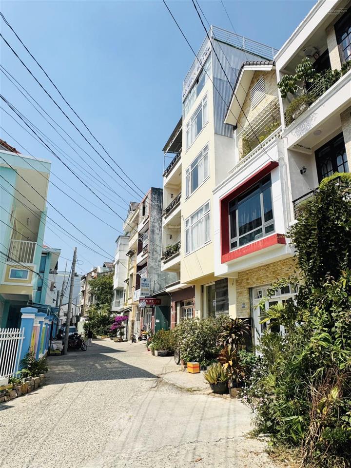 Giảm gấp 3 tỷ bán hotel 2 mặt tiền bà triệu đà lạt  cách hồ xuân hương chỉ 800m