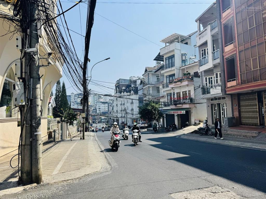 Giảm gấp 3 tỷ bán hotel 2 mặt tiền bà triệu đà lạt  cách hồ xuân hương chỉ 800m