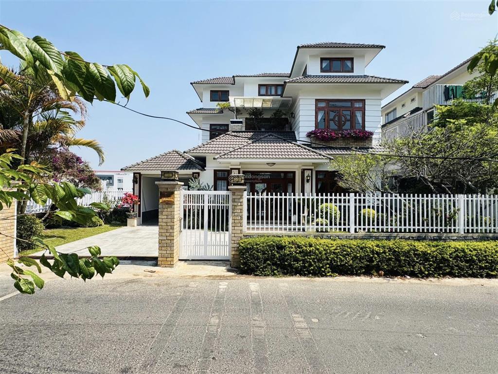 Bán villa mặt tiền đặng thái thân đà lạt view thông đẹp  cách hồ xuân hương chỉ 800m