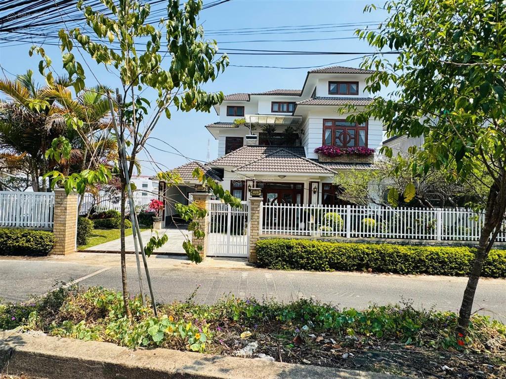 Bán villa mặt tiền đặng thái thân đà lạt view thông đẹp  cách hồ xuân hương chỉ 800m