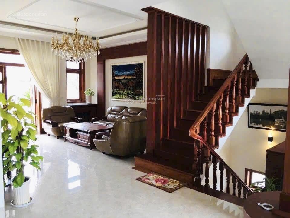 Bán villa mặt tiền đặng thái thân đà lạt view thông đẹp  cách hồ xuân hương chỉ 800m