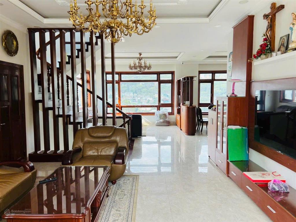Bán villa mặt tiền đặng thái thân đà lạt view thông đẹp  cách hồ xuân hương chỉ 800m