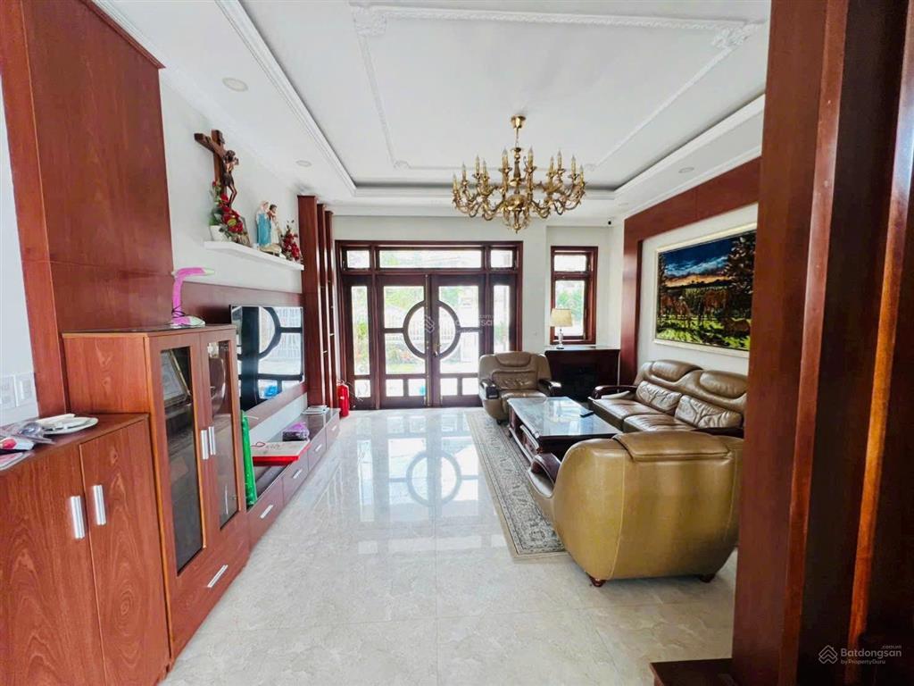 Bán villa mặt tiền đặng thái thân đà lạt view thông đẹp  cách hồ xuân hương chỉ 800m