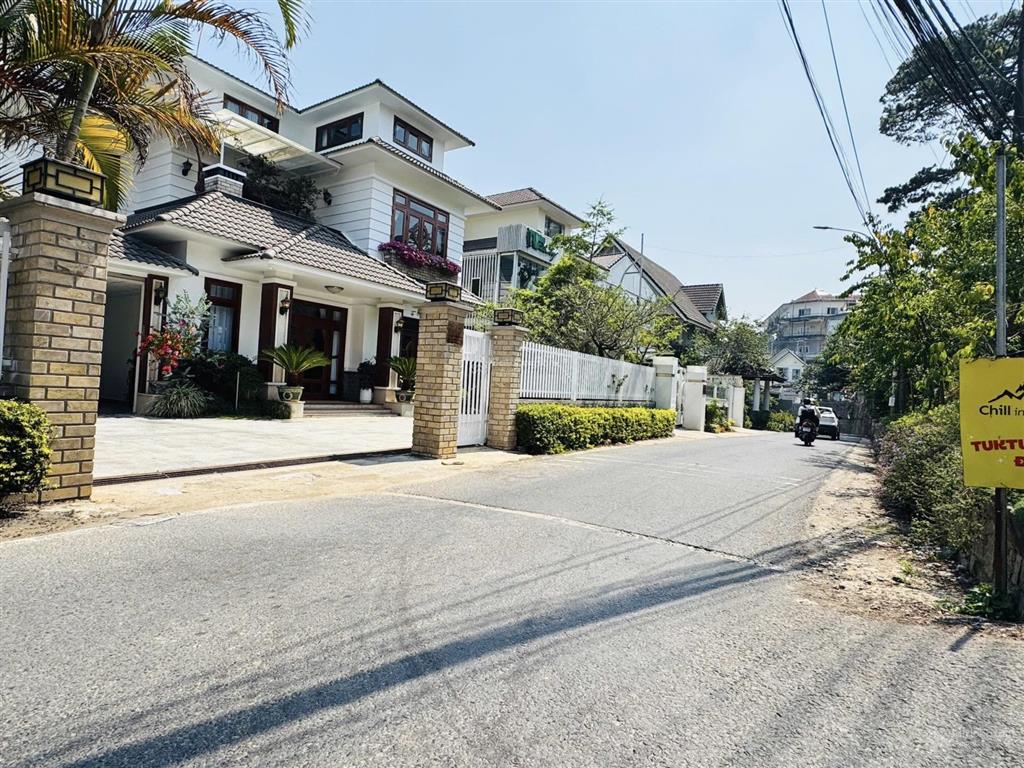 Bán villa mặt tiền đặng thái thân đà lạt view thông đẹp  cách hồ xuân hương chỉ 800m