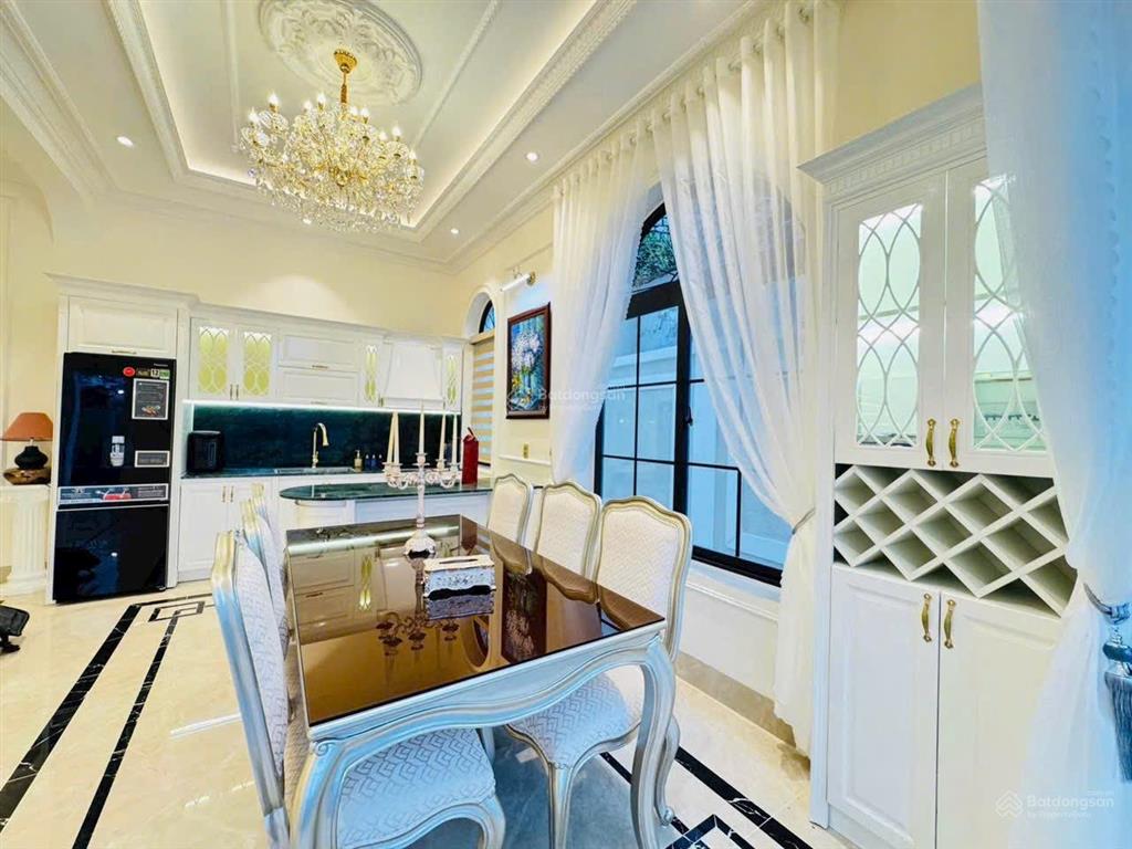 Villa kiểu pháp mặt tiền quá đẹp  ngay phố có thể ở hoặc kinh doanh