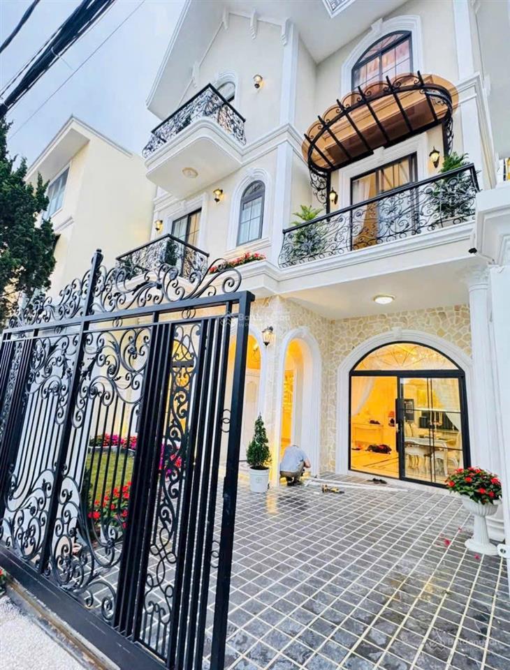 Villa kiểu pháp mặt tiền quá đẹp  ngay phố có thể ở hoặc kinh doanh