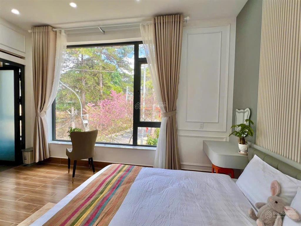 Nhà 2 mặt tiền khu đẹp trung tâm đà lạt  bao quanh thông xanh quá đẹp