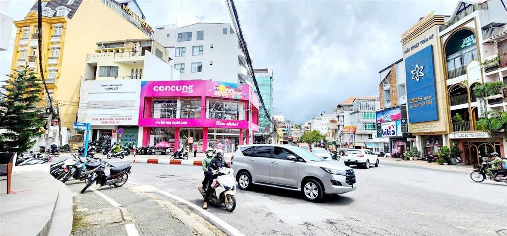 Nhà 2 mặt hai bà trưng tiền lõi trung tâm  cách hồ xuân hương chỉ 500m  khu sầm uất nhất đà lạt