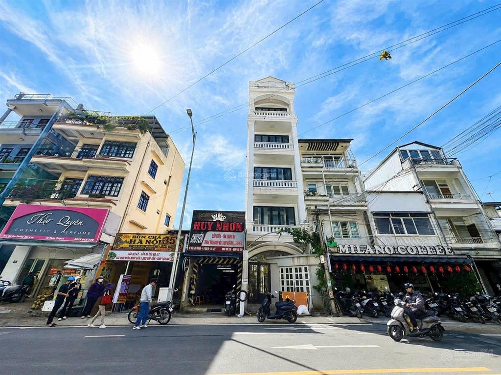 Nhà 2 mặt hai bà trưng tiền lõi trung tâm  cách hồ xuân hương chỉ 500m  khu sầm uất nhất đà lạt
