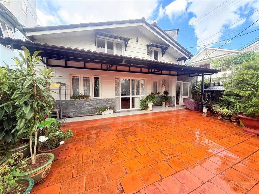 Nhà yersin cách hồ xuân hương 500m, đường ô tô lớn