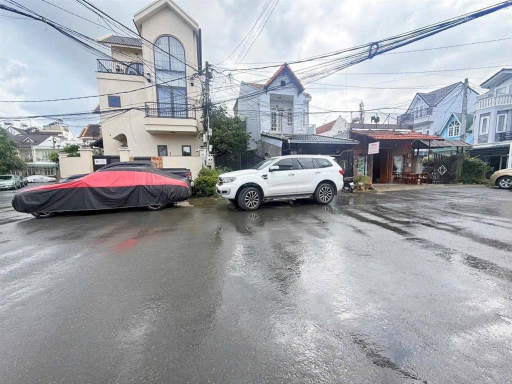 Nhà yersin cách hồ xuân hương 500m, đường ô tô lớn