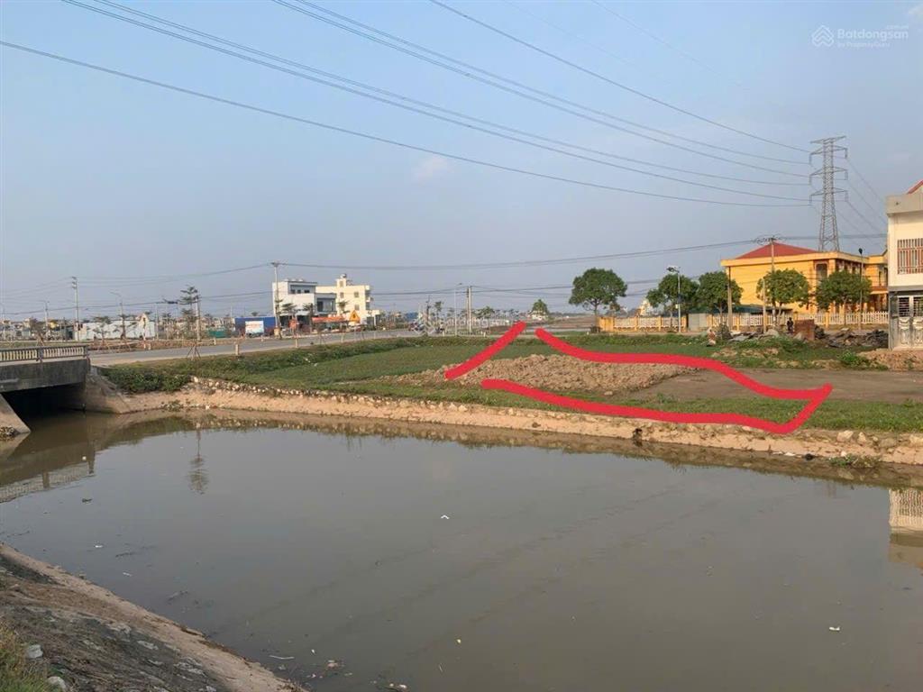 Tôi đang cần tiền bán gấp mảnh đất có diện tích 395m2