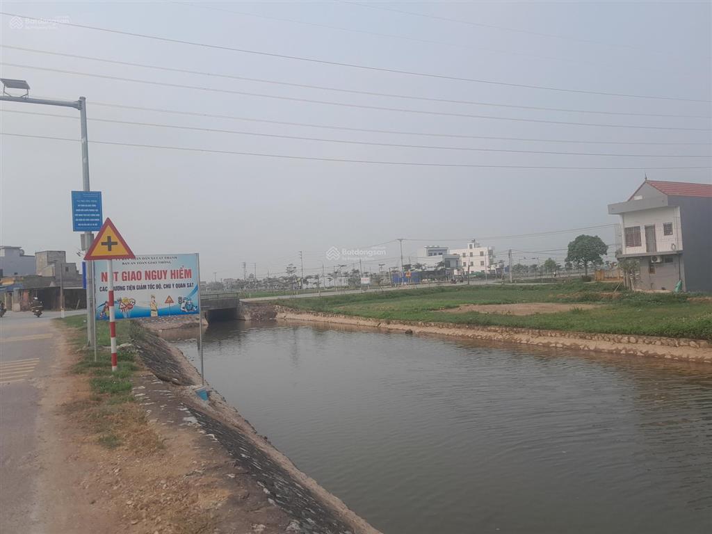 Tôi đang cần tiền bán gấp mảnh đất có diện tích 395m2