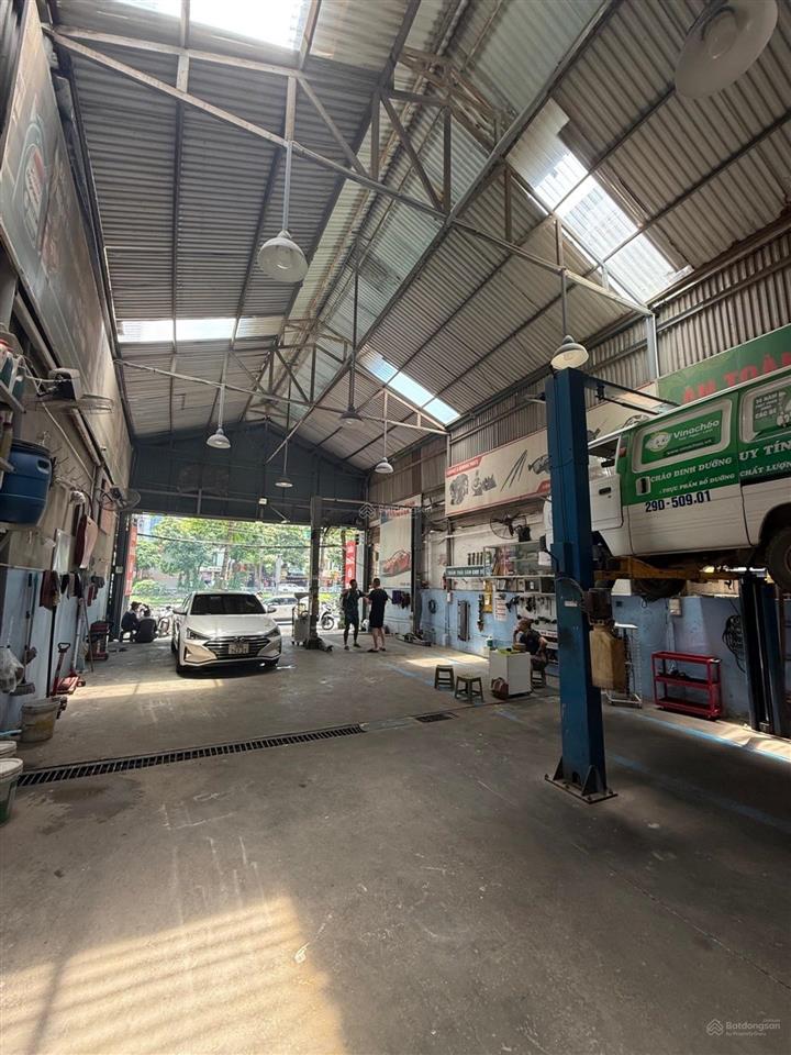 Mặt phố  trung tâm  hình thửa đẹp  giá đầu tư  kinh doanh đa dạng.