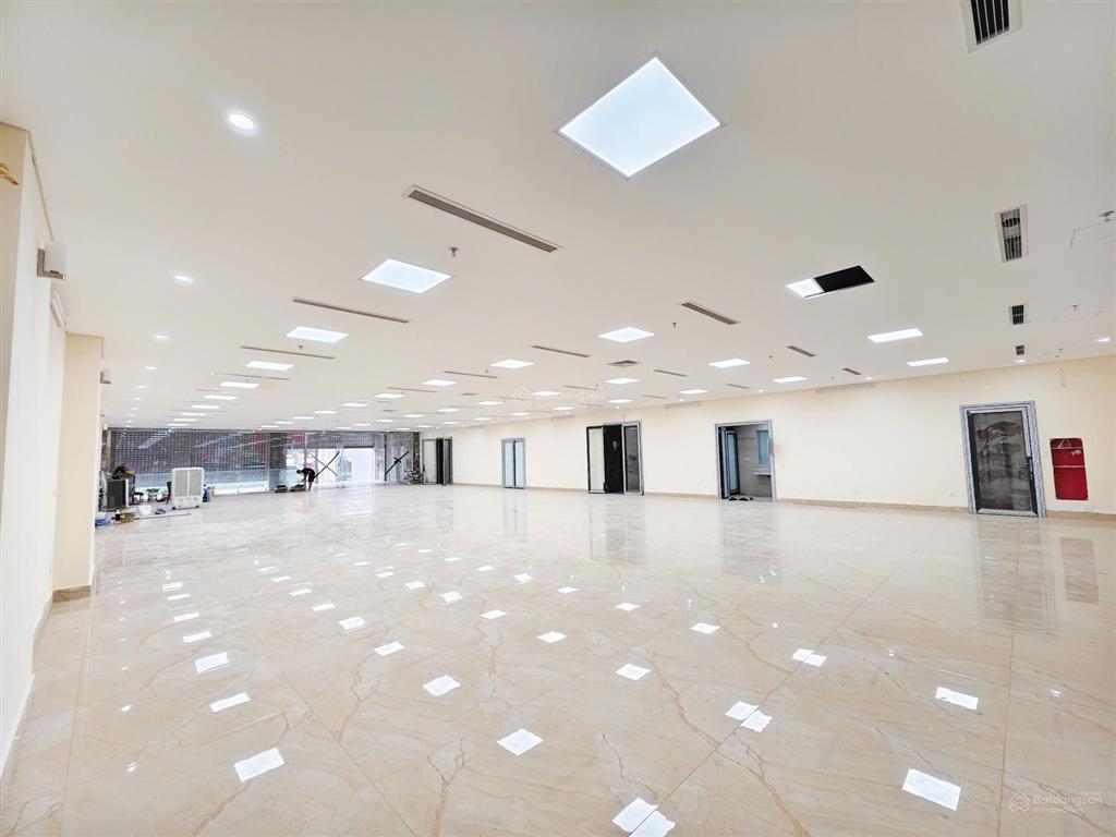 Cho thuê toà văn phòng  mặt phố quag trung