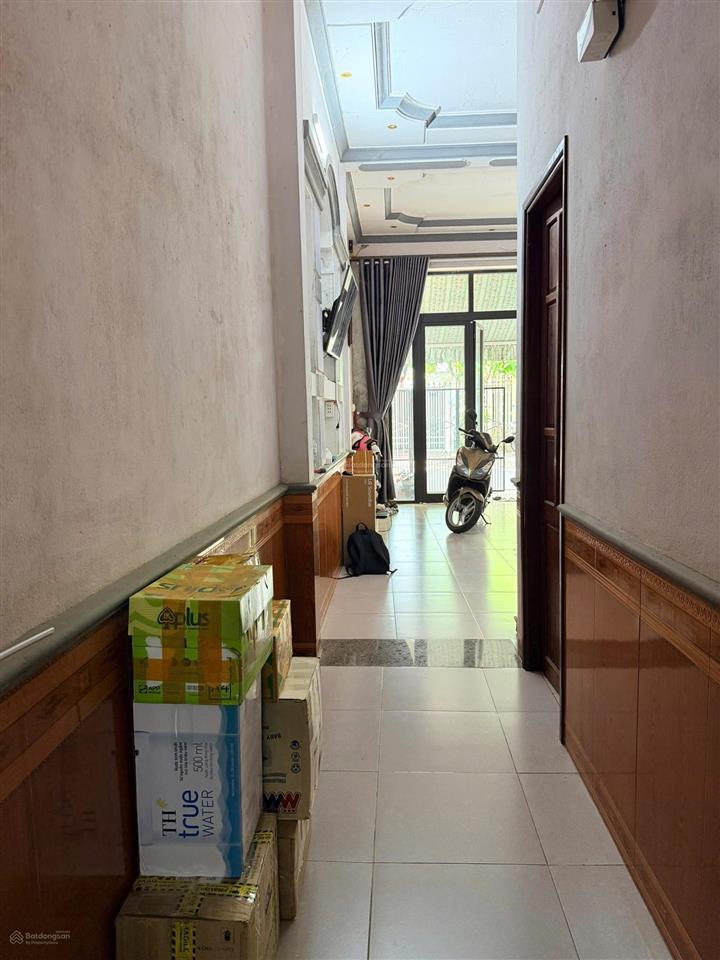 Chào bán nhà 2 tầng 4 p ngủ có p ngủ dưới , 1 p thờ . chơn tâm 10