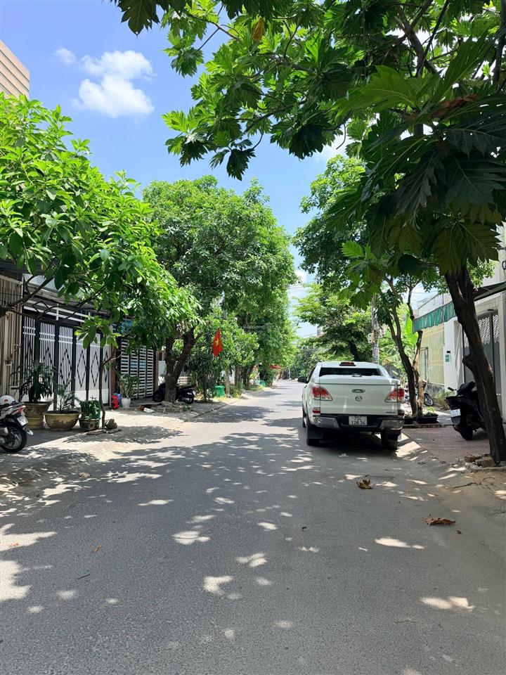 Chào bán nhà 2 tầng 4 p ngủ có p ngủ dưới , 1 p thờ . chơn tâm 10
