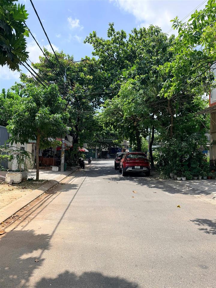 Chào bán nhà 2 tầng 4 p ngủ có p ngủ dưới , 1 p thờ . chơn tâm 10