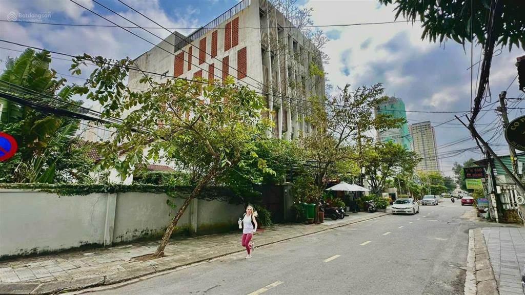 Lô góc chế lan viên. cách biển mỹ khê 2 phút di chuyển. diện tích 322m2. giá 60 tỷ