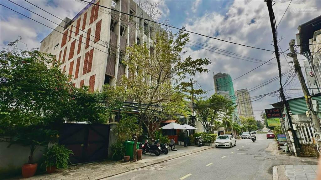 Lô góc chế lan viên. cách biển mỹ khê 2 phút di chuyển. diện tích 322m2. giá 60 tỷ