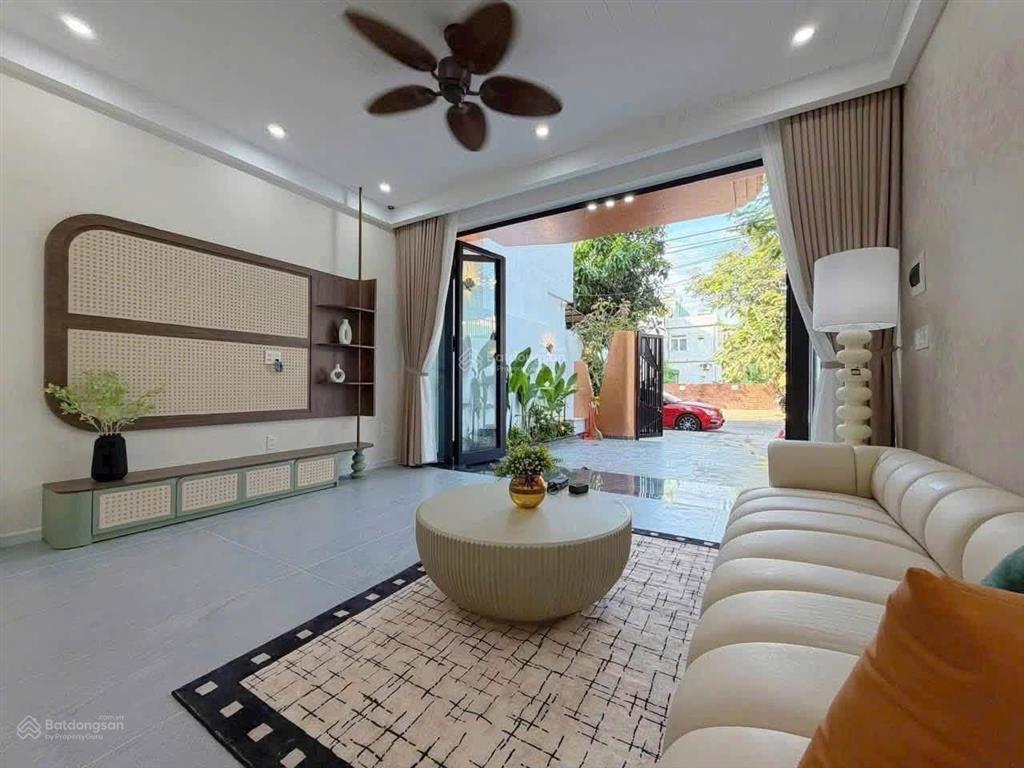 Chào bán căn nhà mặt tiền 3 tầng trên đường huỳnh ngọc đủ
