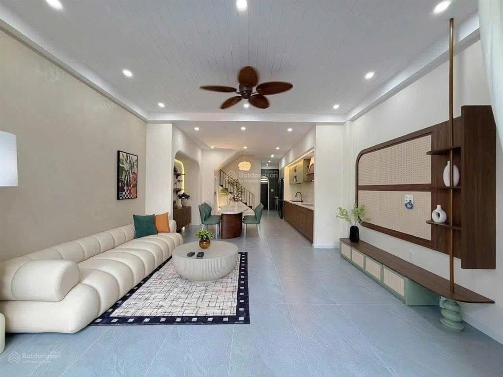 Chào bán căn nhà mặt tiền 3 tầng trên đường huỳnh ngọc đủ