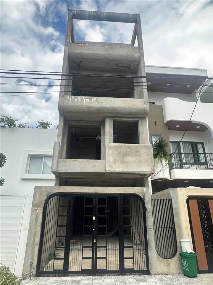 Siêu rẻ nhà thô 4 tầng trung lương 10, đảo vip, hòa xuân.  5 phòng, 4 wc, 1 phòng thờ,
