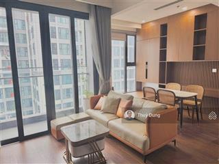 Nhà đẹp cho thuê căn 2 phòng ngủ to, giá 14 triệu, đủ đồ, vào luôn, gần nhà xe ô tô, có gym, bơi.
