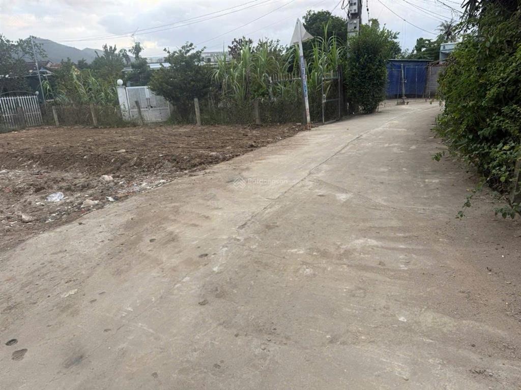 Bán nhanh lô góc xã vĩnh trung dt 100,4m2 nở hậu 7m, full đất ở, sẵn sổ, kdc đông đúc, giá 1,8 tỷ