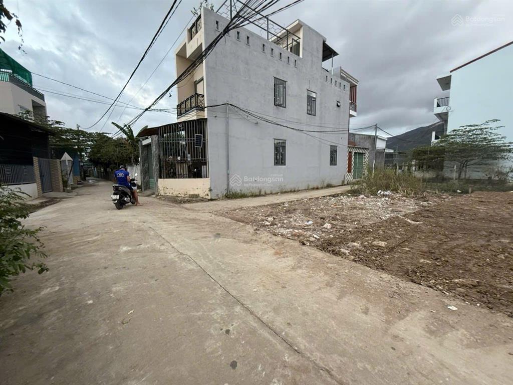 Bán nhanh lô góc xã vĩnh trung dt 100,4m2 nở hậu 7m, full đất ở, sẵn sổ, kdc đông đúc, giá 1,8 tỷ