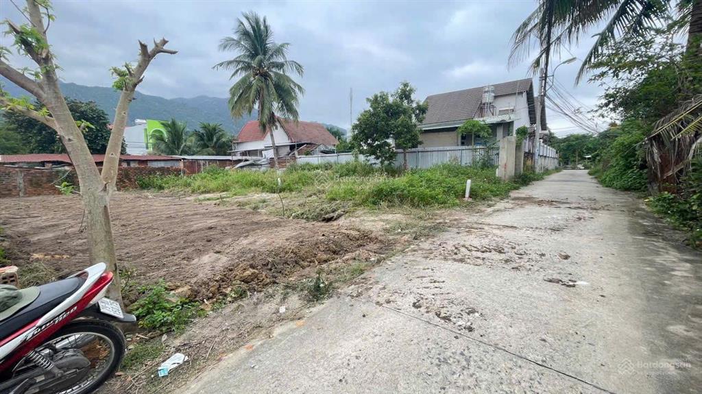 Chủ cắt bán lô đất đẹp hẻm bình hòa dt 98,5m2 ngang 5m có thổ cư, đường oto, kdc hiện hữu, 1,99 tỷ