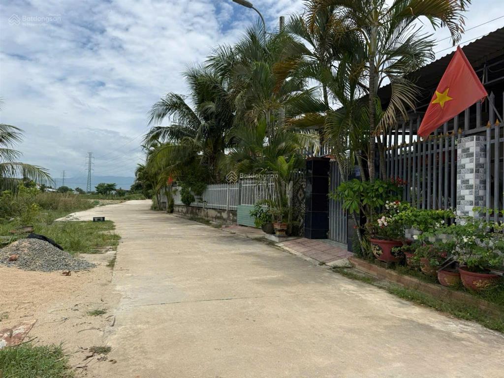 Chủ cần bán gấp lô đất dt 81m2 full thổ cư, ngang 5m, bắc nha trang, cách biển 8p, giá tốt 976tr
