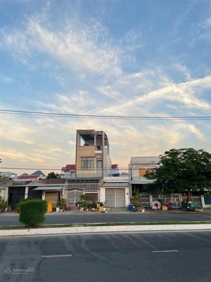 Bán nhanh căn nhà mặt tiền phạm văn đồng dt 77,7m2 view trực diện biển, có hđ thuê, giá 6 tỷ có tl