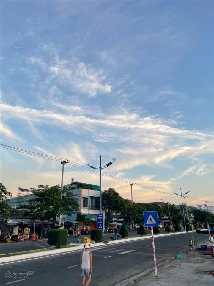 Bán nhanh căn nhà mặt tiền phạm văn đồng dt 77,7m2 view trực diện biển, có hđ thuê, giá 6 tỷ có tl