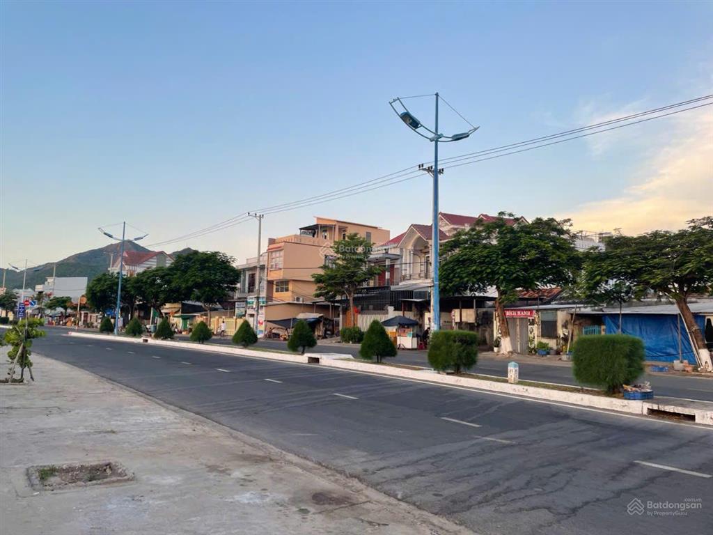 Bán nhanh căn nhà mặt tiền phạm văn đồng dt 77,7m2 view trực diện biển, có hđ thuê, giá 6 tỷ có tl
