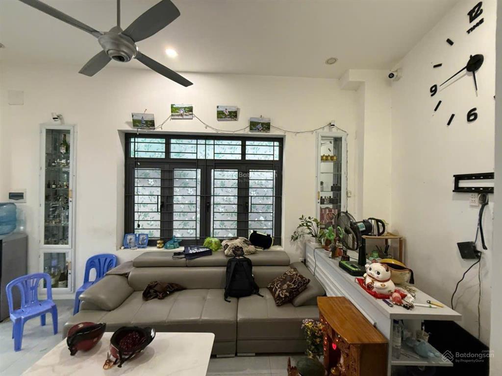 Bán nhà căn góc 3 tầng ngay siêu thị go dt 53,7m2, đường 3m, tiện ích xung quanh đầy đủ, giá 3 tỷ
