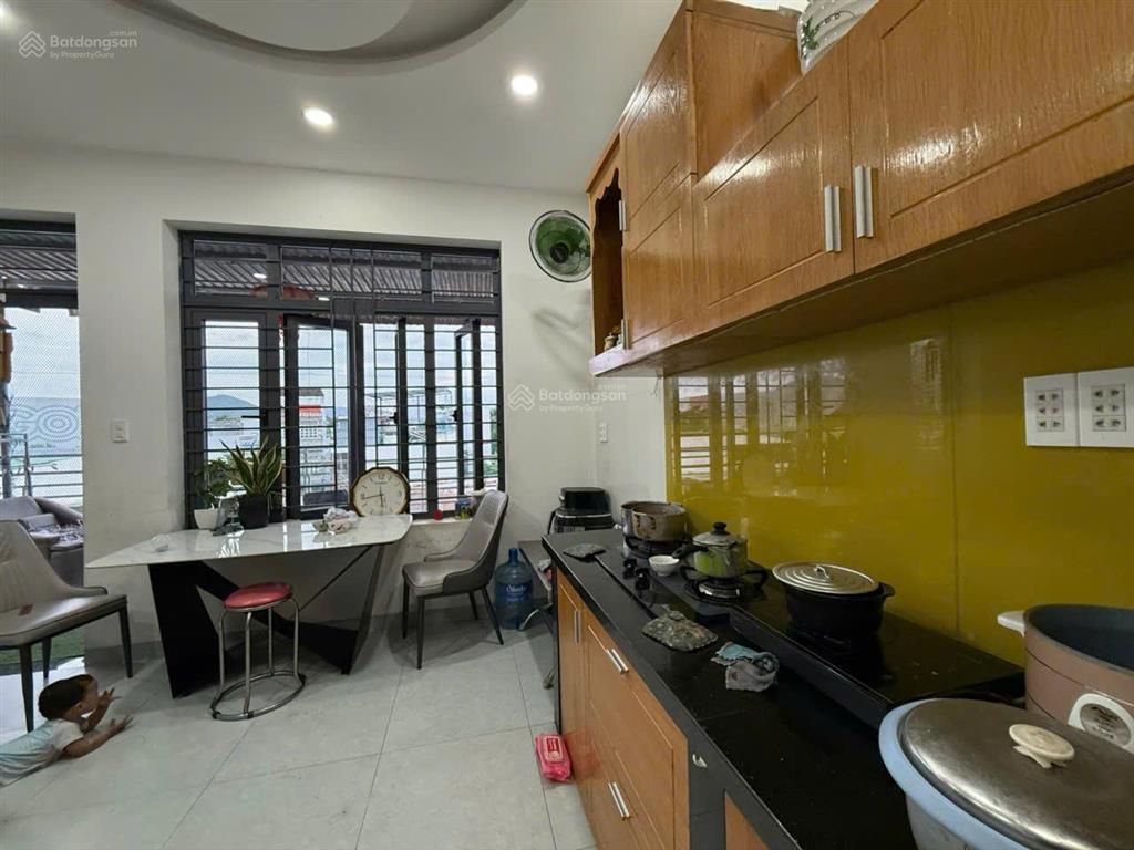 Bán nhà căn góc 3 tầng ngay siêu thị go dt 53,7m2, đường 3m, tiện ích xung quanh đầy đủ, giá 3 tỷ
