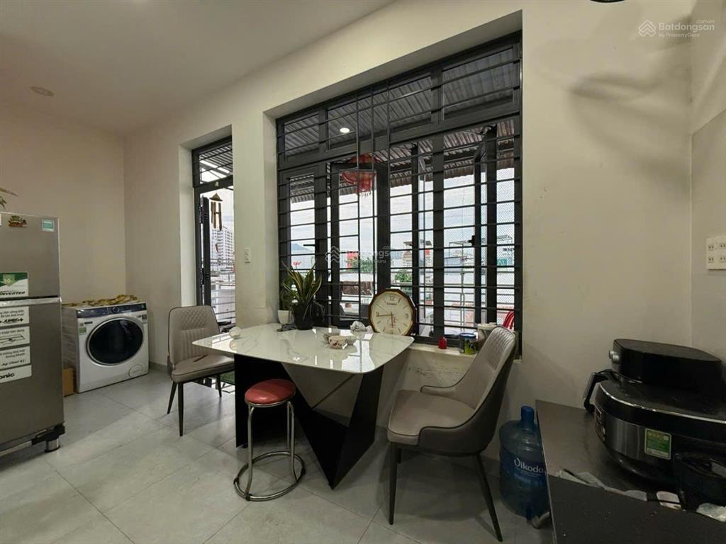 Bán nhà căn góc 3 tầng ngay siêu thị go dt 53,7m2, đường 3m, tiện ích xung quanh đầy đủ, giá 3 tỷ