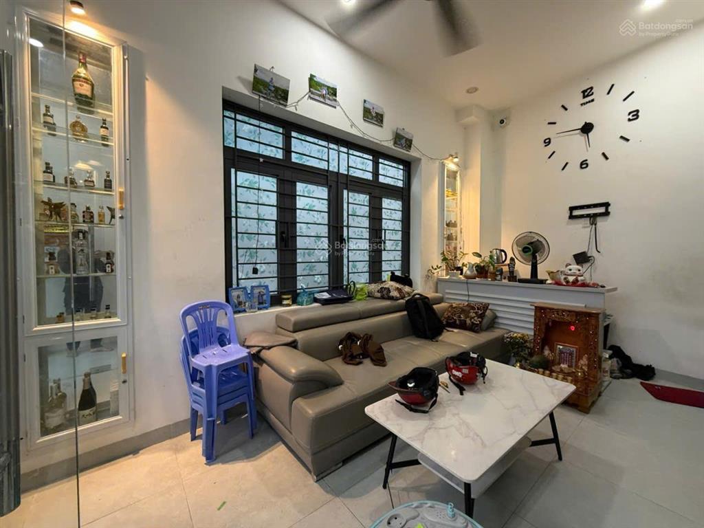 Bán nhà căn góc 3 tầng ngay siêu thị go dt 53,7m2, đường 3m, tiện ích xung quanh đầy đủ, giá 3 tỷ