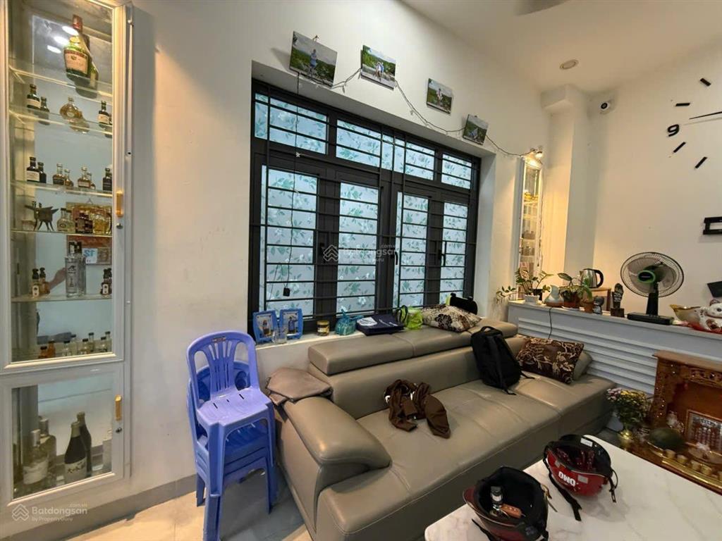 Bán nhà căn góc 3 tầng ngay siêu thị go dt 53,7m2, đường 3m, tiện ích xung quanh đầy đủ, giá 3 tỷ