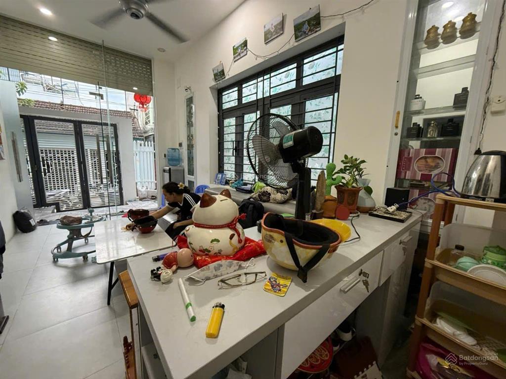 Bán nhà căn góc 3 tầng ngay siêu thị go dt 53,7m2, đường 3m, tiện ích xung quanh đầy đủ, giá 3 tỷ