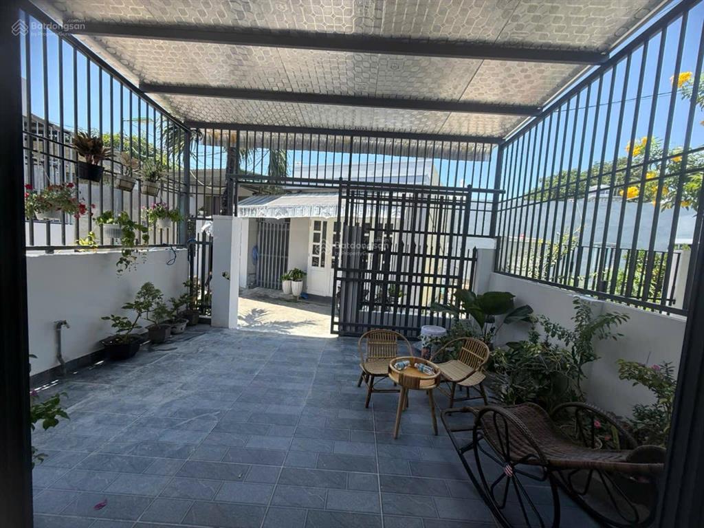 Bán nhanh nhà cấp 4 mới 101,2m2 nở hậu, phong thủy đẹp, có sân vườn rộng, đường ô tô, giá 3,17 tỷ