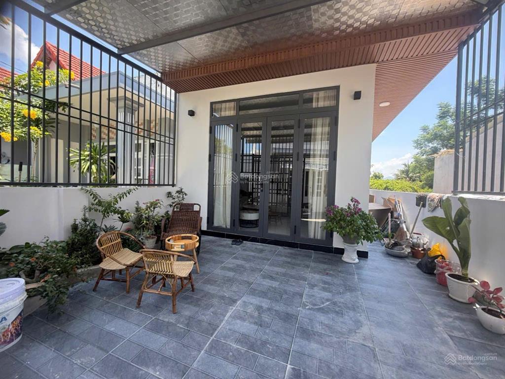 Bán nhanh nhà cấp 4 mới 101,2m2 nở hậu, phong thủy đẹp, có sân vườn rộng, đường ô tô, giá 3,17 tỷ