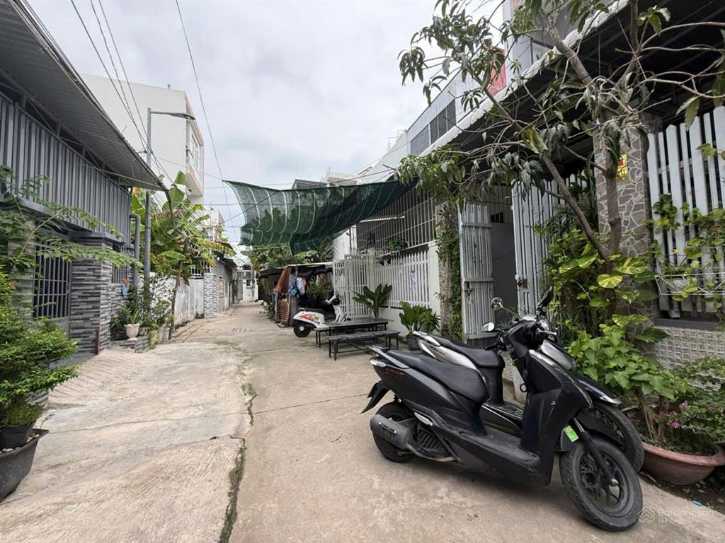 Cần bán gấp nhà 3 tầng hẻm lê hồng phong dt 73,4m2, kdc đông đúc, an ninh, gần biển, sẵn sổ, 4,5 tỷ
