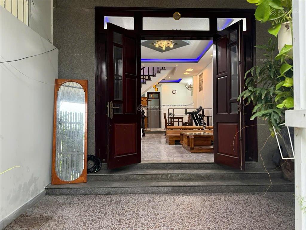 Cần bán gấp nhà 3 tầng hẻm lê hồng phong dt 73,4m2, kdc đông đúc, an ninh, gần biển, sẵn sổ, 4,5 tỷ